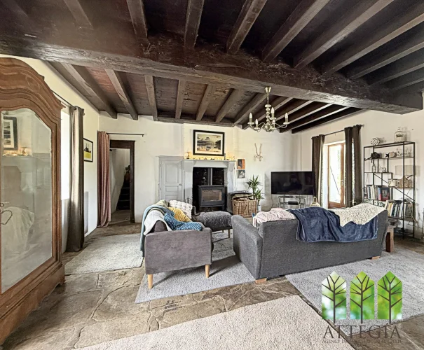 Character Equestrian Property with 2.3 Hectares (5.8 Acres) of Adjoining Pastureland photo 5