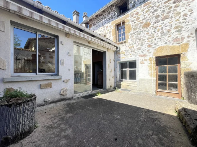 Charming Townhouse to Renovate with Barn and Garden