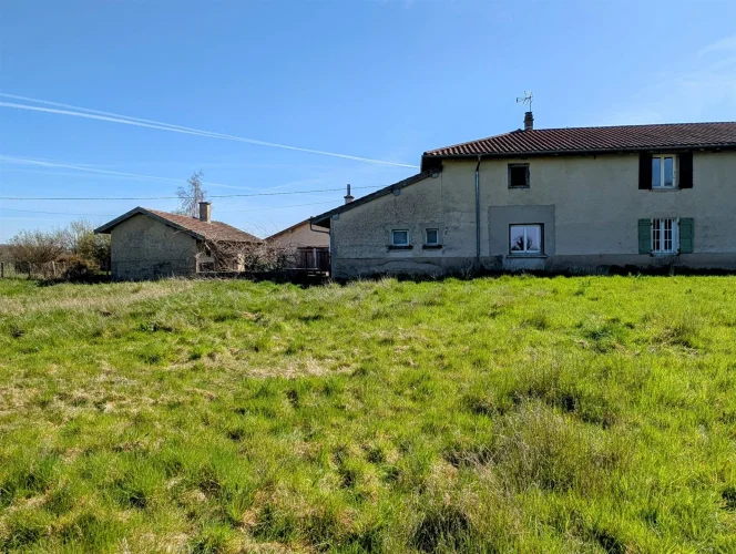 Habitable Farmhouse with High Expansion Potential photo 5
