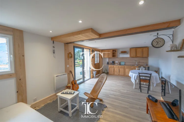 Stone & Wood House – Exceptional View – 6,193 m² of Land photo 3