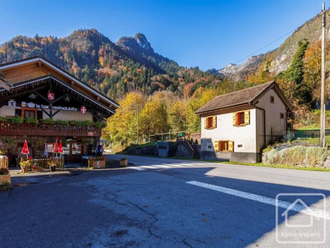 A Detached 2 Bedroom Chalet on a 532m² Plot, between Lake Geneva and the Portes du Soleil Ski Resort