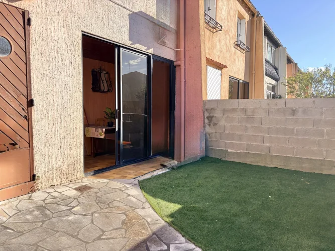 Priced to Sell – 3-Bedroom Town House with Patio Garden, Garage and Access to Carcassonne Centre photo 2