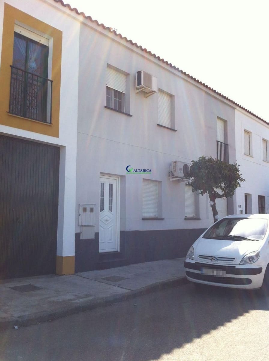 Villa for sale in Valdelacalzada, Badajoz photo 2