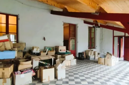 Charming Townhouse in Need of Renovation photo 3