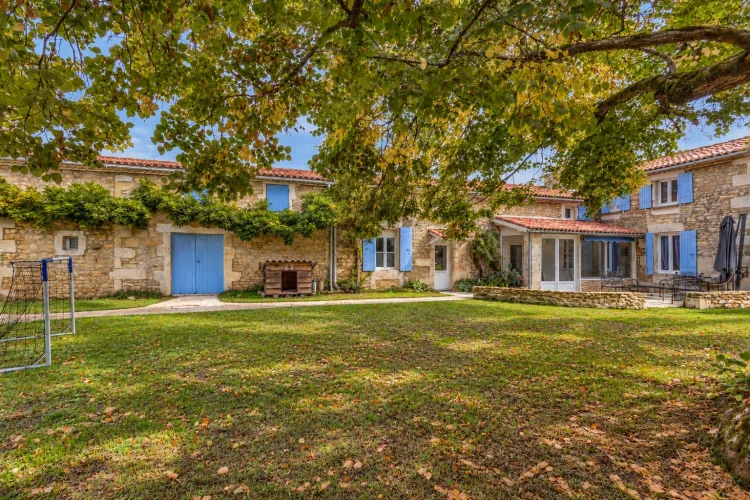 Renovated Charentaise House 123 m², with Garden and Dependencies