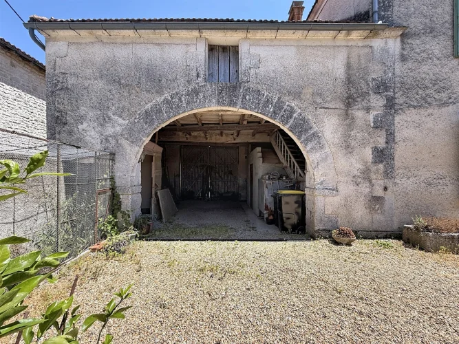 20KM North Angouleme Charming Charentaise House with Outbuildings photo 2