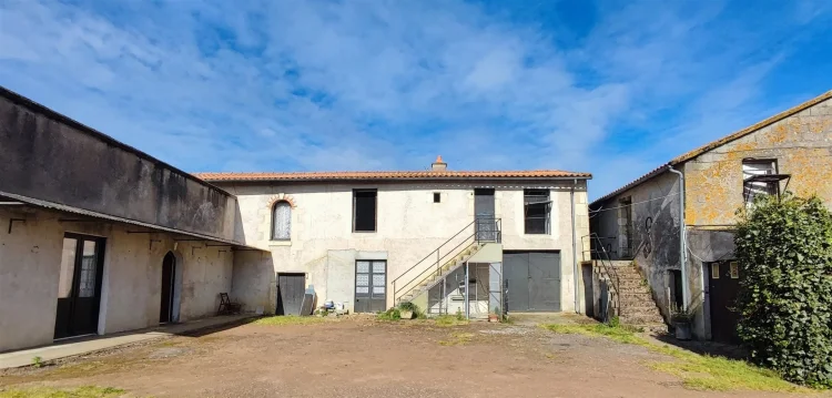 Charming 3-Bedroom House in Mouterre-Silly photo 2