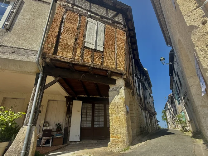 Beauville Large House in the Village with Half-Timbered Faca photo 2