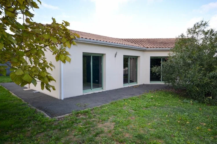 Varzay: Recent Single-Storey Home, 2 Bedrooms, Veranda, Garden and Garage