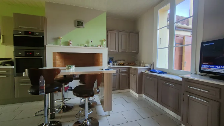20 Minutes from Gisors, Renovated 150 m² Townhouse photo 3