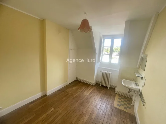 Oloron - in a Prestigious Residence, Beautiful T3 Apartment with Parking Space photo 4
