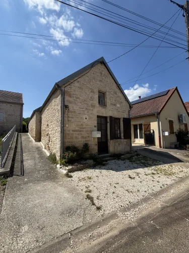 Aisey Chemin (21) Renovated 100m² House with an Outbuilding