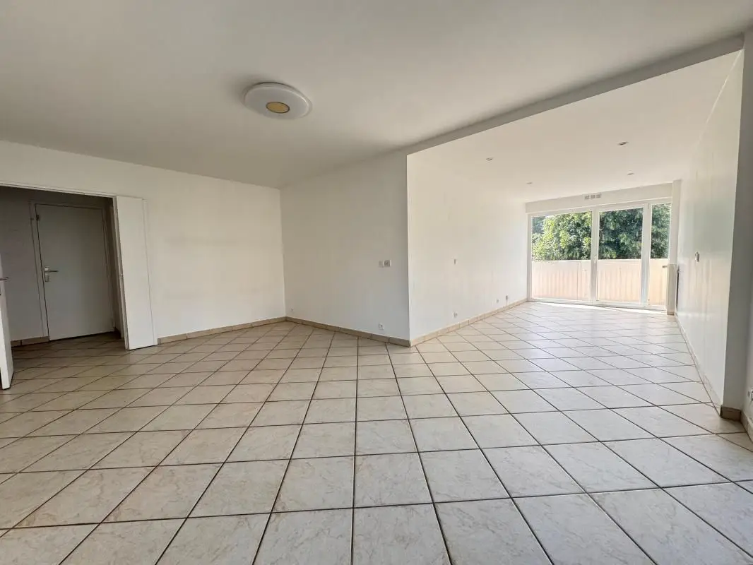 Apartment for sale in Elancourt — 3 bedrooms, 100 m² photo 3