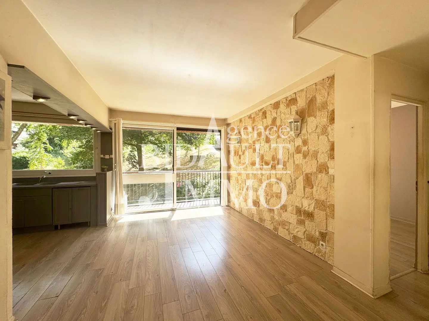Apartment for sale in La Celle Saint Cloud — 2 bedrooms, 56 m² photo 3