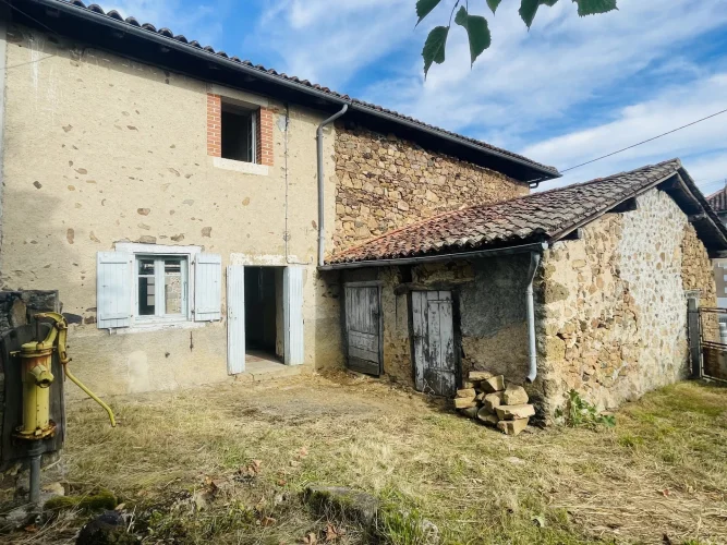 Stone House to Renovate with Garden and Outbuilding – just 5 Minutes from Chabanais photo 2