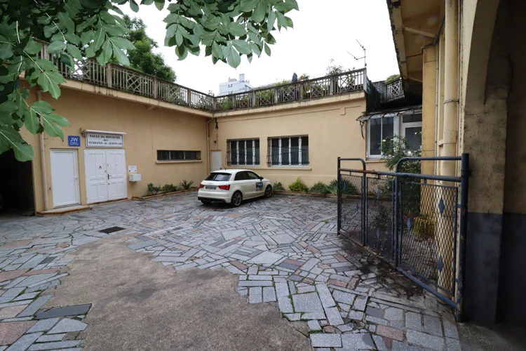 Correze. Tulle. Ground Floor Apartment of 2 Bedrooms with Parking. photo 4