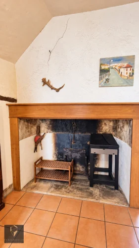 Characterful Period Home — 2-Bedroom House, 66 m², with Cellar + Small Woodland photo 4