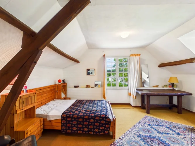 Spacious Character Family Home in Friendly Hamlet photo 2