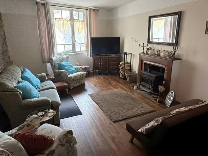 Cosy Single-Storey 2 Bedroom House and a Delightful Garden photo 3
