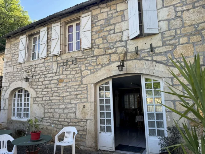 Spacious Village House (about 200 m² Living Space), Stone, to Renovate, with Garden photo 2