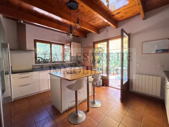 Nice Single-Story House and Garage on a 2.820 m² Land photo 4