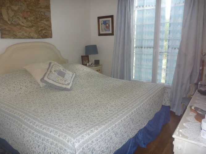 Elegant Blue Shuttered Pied-a-Terre Villa in own Grounds with Drive and Swimming Pool photo 4