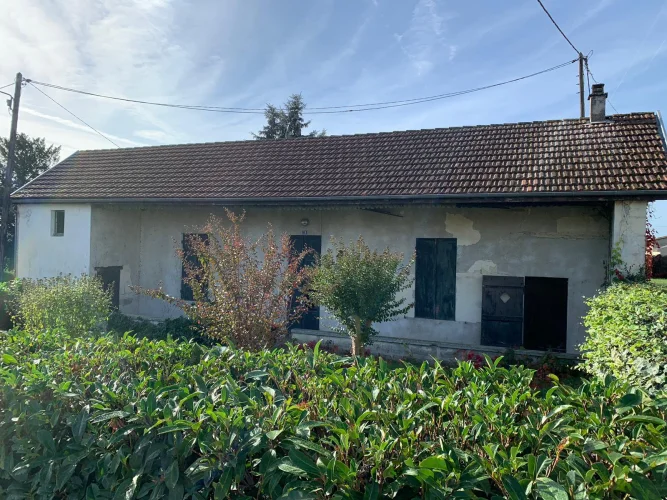 Stone House of 125 m² to Renovate with Garden on a Plot of 1060 m²