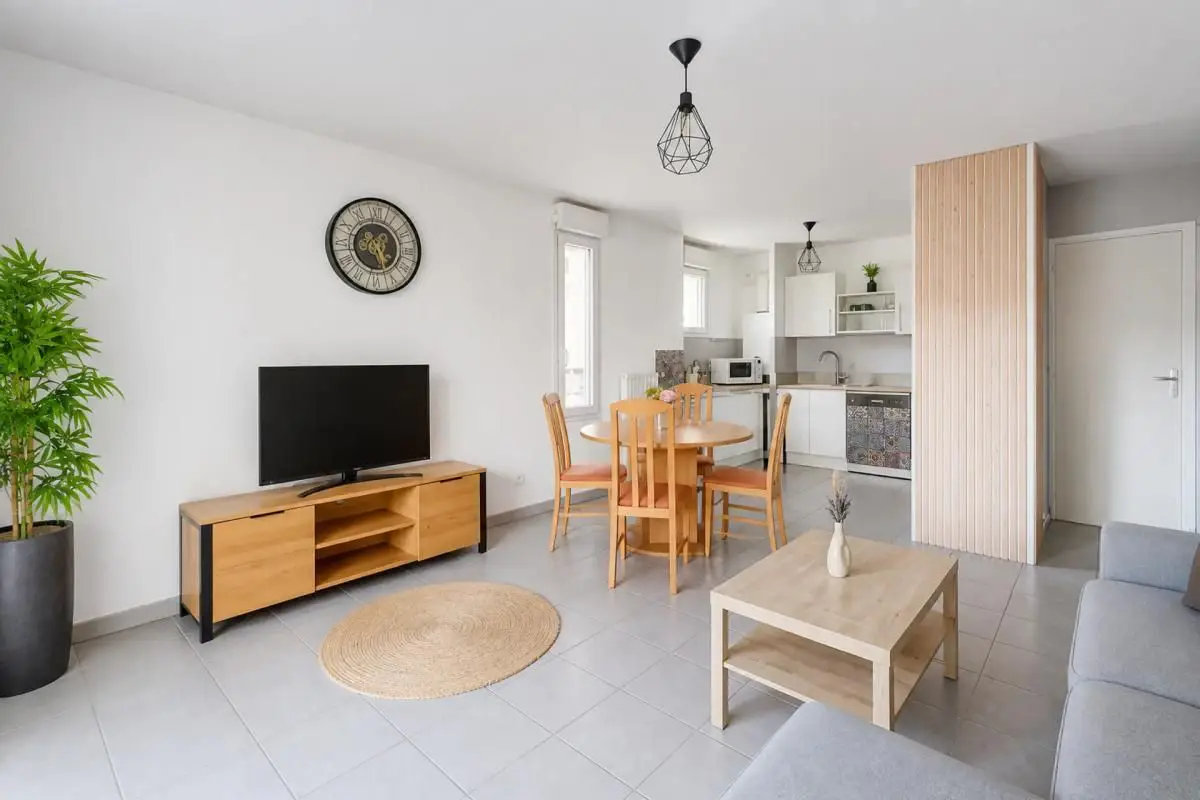 Apartment for sale in Vénissieux — 2 bedrooms, 68 m² photo 5
