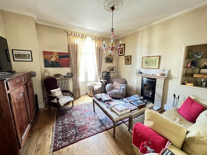 Character House photo 3