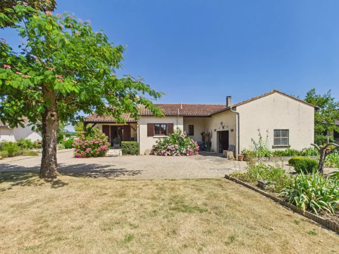 Pretty 3 Bed Single Storey Home