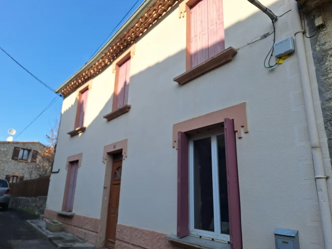 House Requiring Finishing Touches Ideal for Rental Investm photo 2