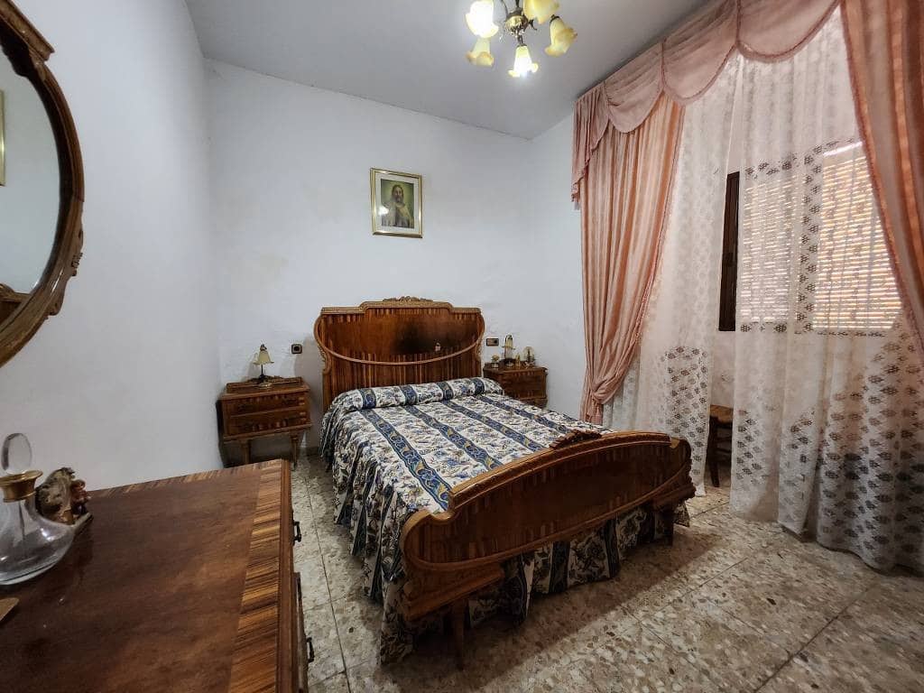 Townhouse for sale in Santiago de Calatrava, Jaén photo 4