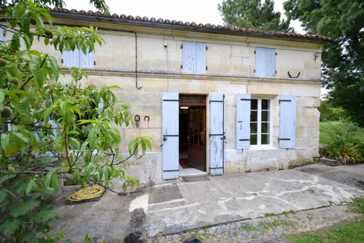 Vénérand, Charentaise House, 75 m², 2 Bedrooms, 916 m² Plot