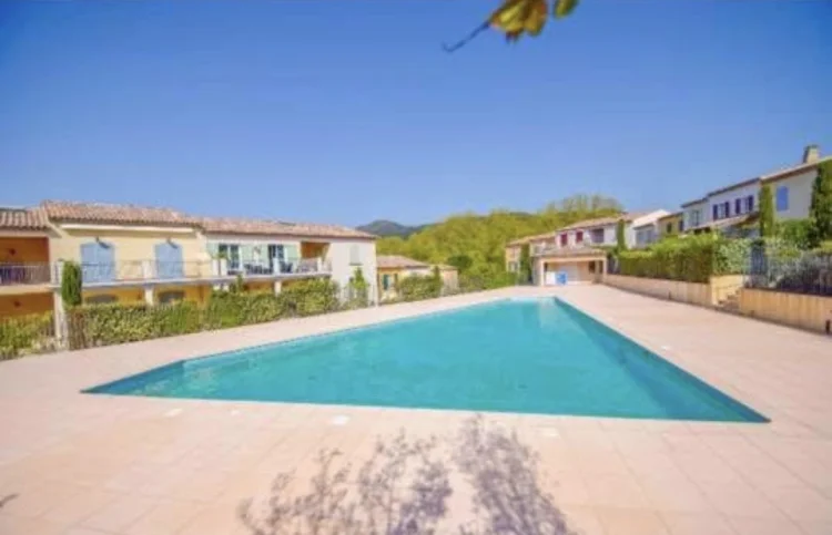 Bright 2-Bedroom Apartment on the Top Floor with Loggia, Swimming Pool and Cellar – la Môle (Gulf of Saint-Tropez) photo 4