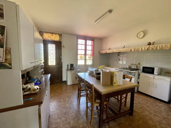 Old House, Three Bedrooms, Garage to Refresh photo 5