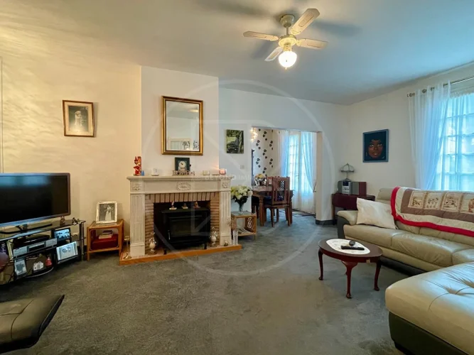 Charming Single-Storey Property photo 4