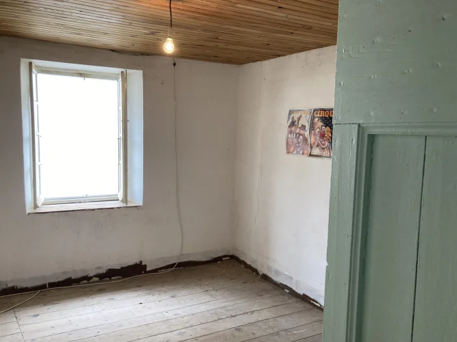 Small Foothold to Renovate photo 4