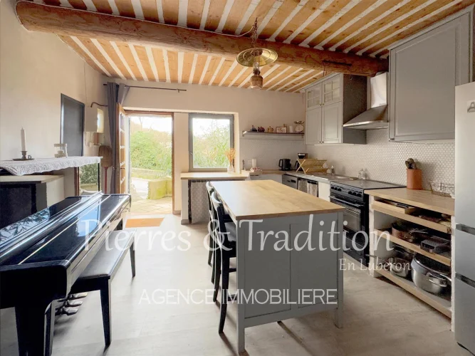 Luberon, Beautiful Village House with View and Terrace