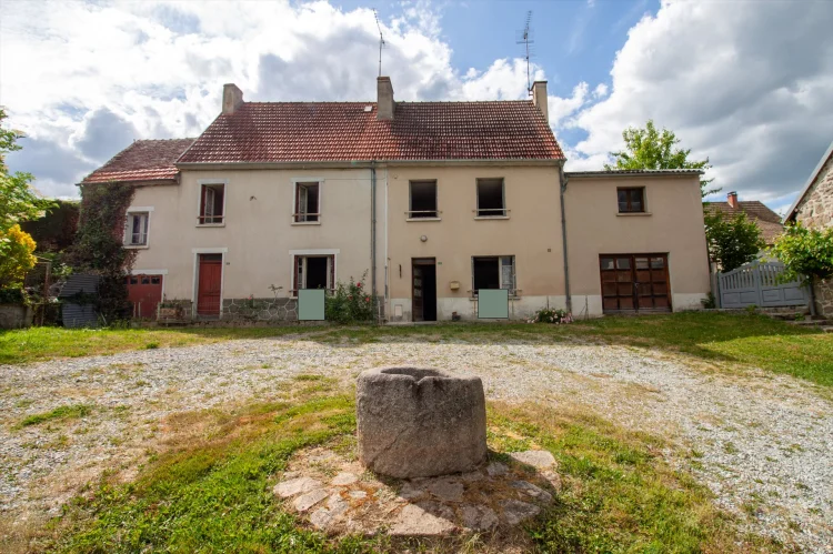 Great Property Opportunity to Renovate Near Chénérailles