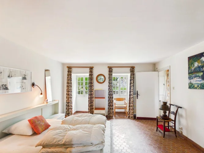 Spacious Character Family Home in Friendly Hamlet photo 4