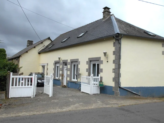 Detached 3+ Bed House with Lots of Scope to Expand Domestic Accommodation. Former Cottage, Workshop, Hangar, Garage, la…