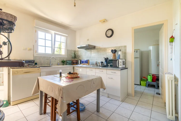 Saint-Savinien: Single-Storey House, 97 m², Large Garage, 719 m² Plot photo 5