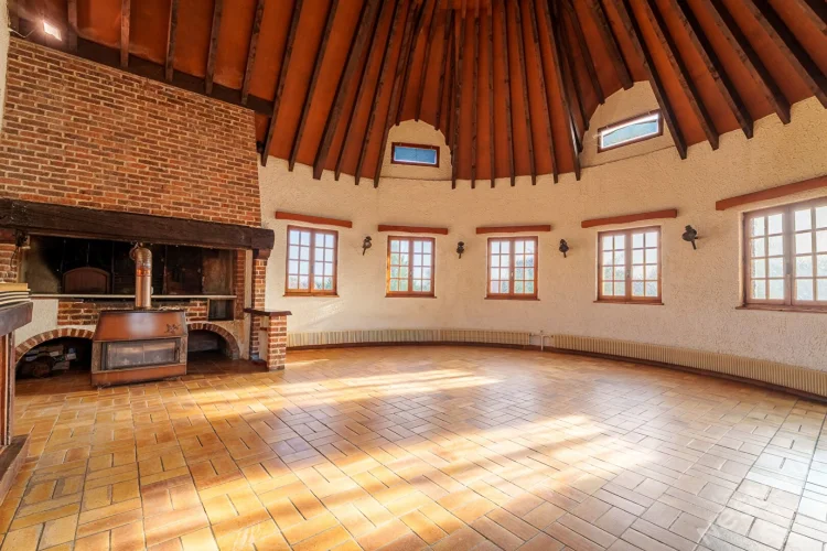 Norman-Style House to Renovate with Large Grounds in Châtenoy-En-Bresse – Exceptional Potential! photo 4