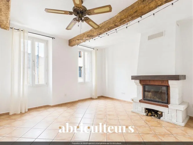 Apartment with Bright Natural Light for Sale in Callian (83440)