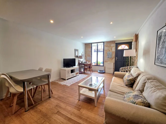 Charming Townhouse with Courtyard in the Heart of Eymet photo 3