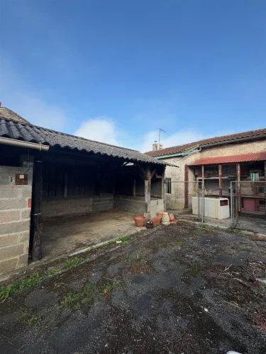 Townhouse with Outbuildings and 1000 m² of Land photo 4