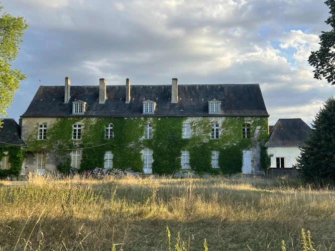 The West Wing of a 16th-Century Château - Turnkey, Furnished, 1.4 Acres Enclosed photo 3