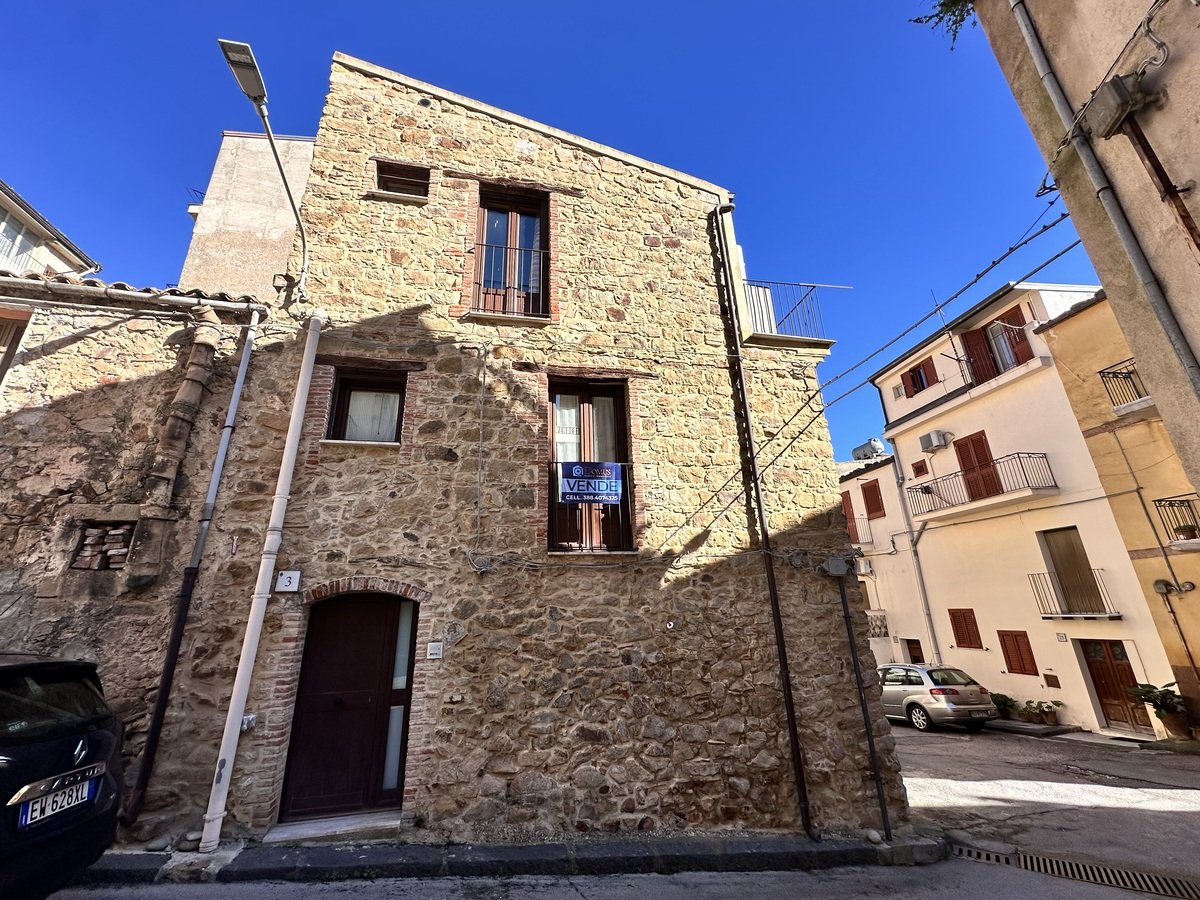 2 bedrooms detached house, 137 m² Tusa, Messina (province)