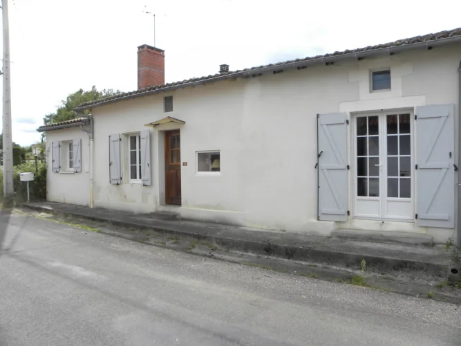 Charming Two-Bedroom House Located in a Hamlet photo 4