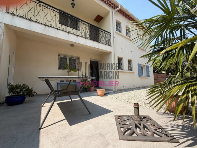 Carpentras Superb Garden Level in a House of 2 Lots, Parking Terrace. photo 2